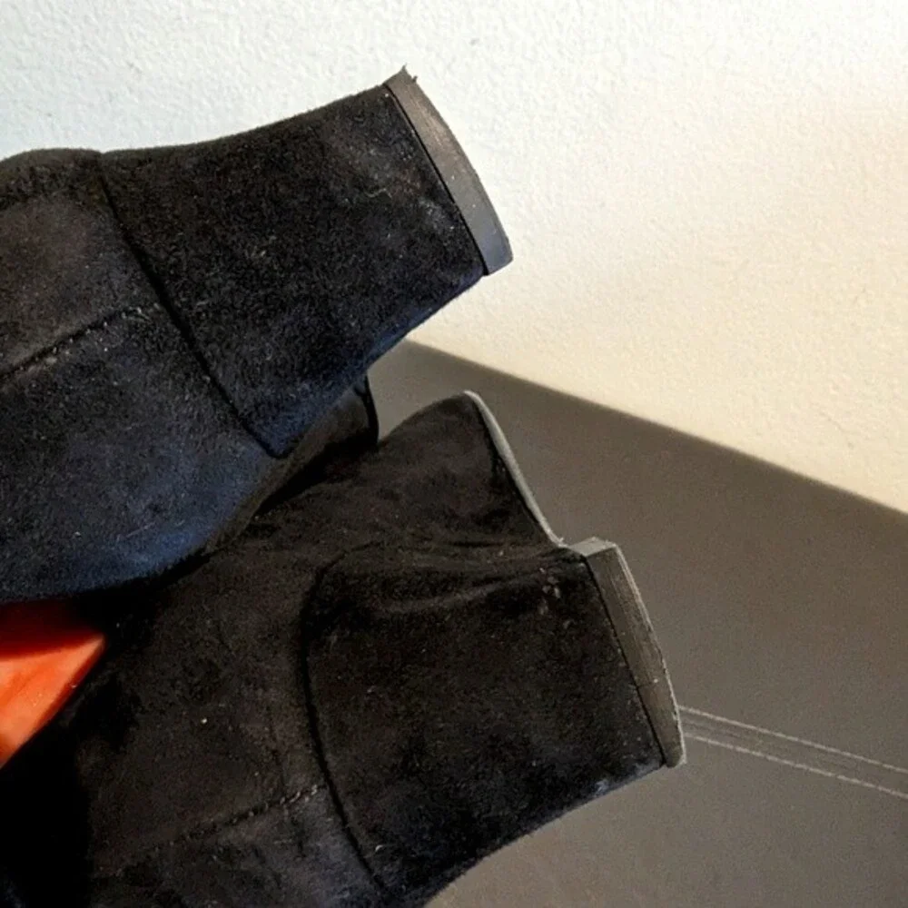 Stuart Weitzman Black Genuine Suede Wedged Heels with Chain Bow - Picture 6 of 11